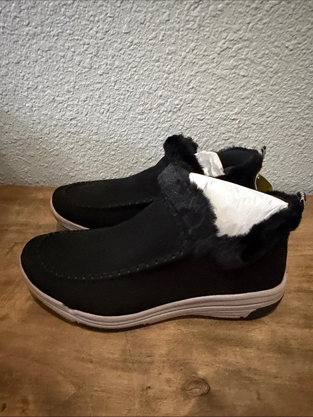 Ryka Women’s Black Faux-Fur Slip-On Winter Shoes size 9.5
